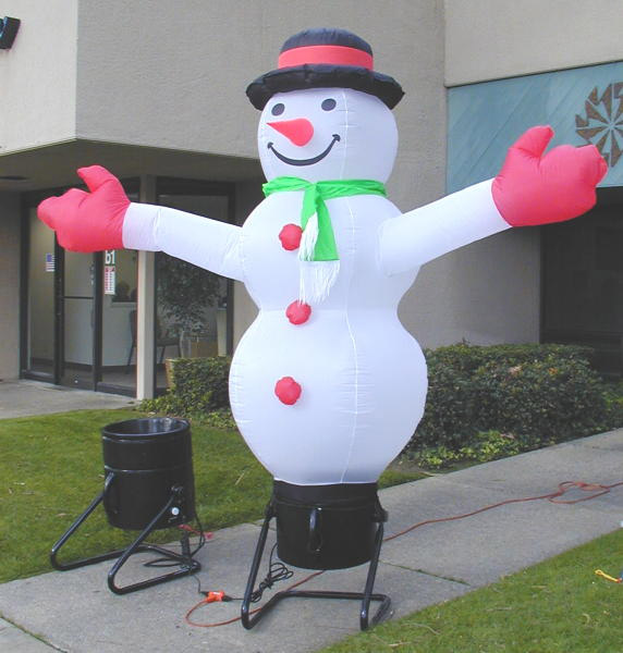 HOLIDAY INFLATABLE DISPLAYS
